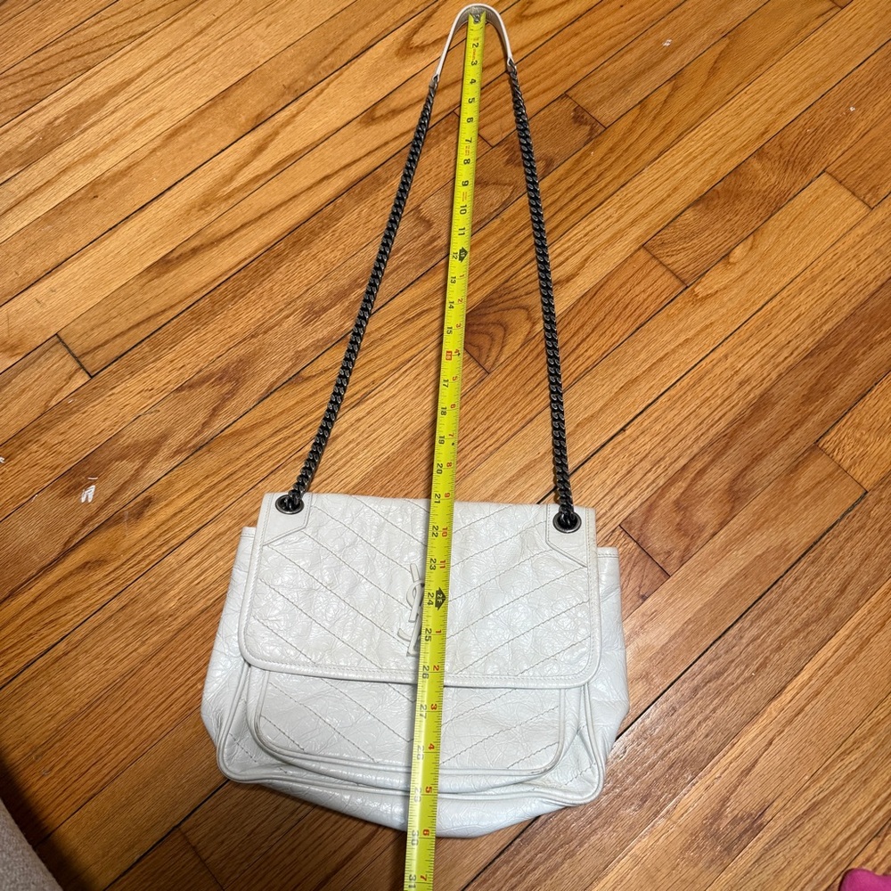 Saint Laurent Niki Medium Flap YSL Shoulder Bag in White‎ Crinkled Leather - Picture 2 of 16